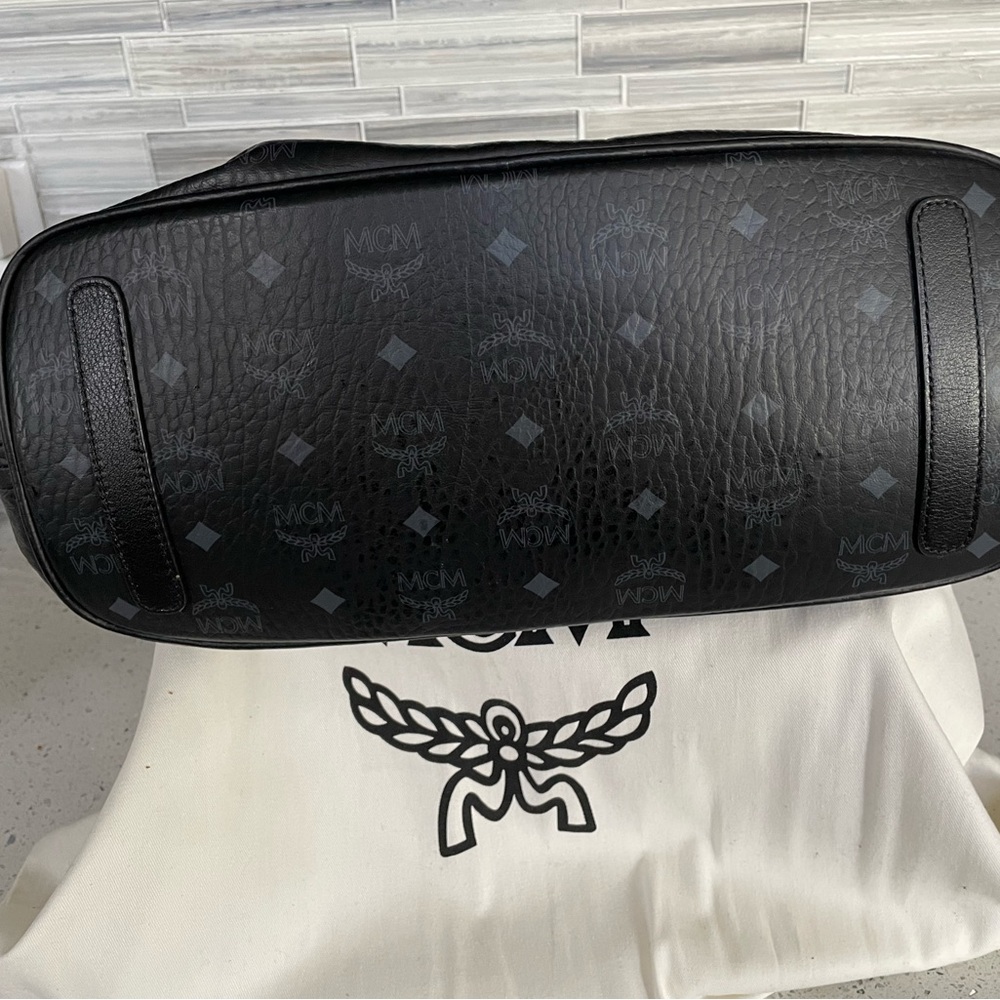 Black Designer Tote, Clutch, and Sandals Set - Picture 4 of 7